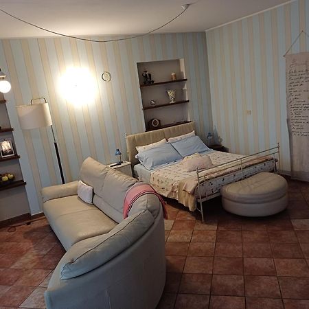 Il Germano Reale Bed and Breakfast Alba  Værelse billede