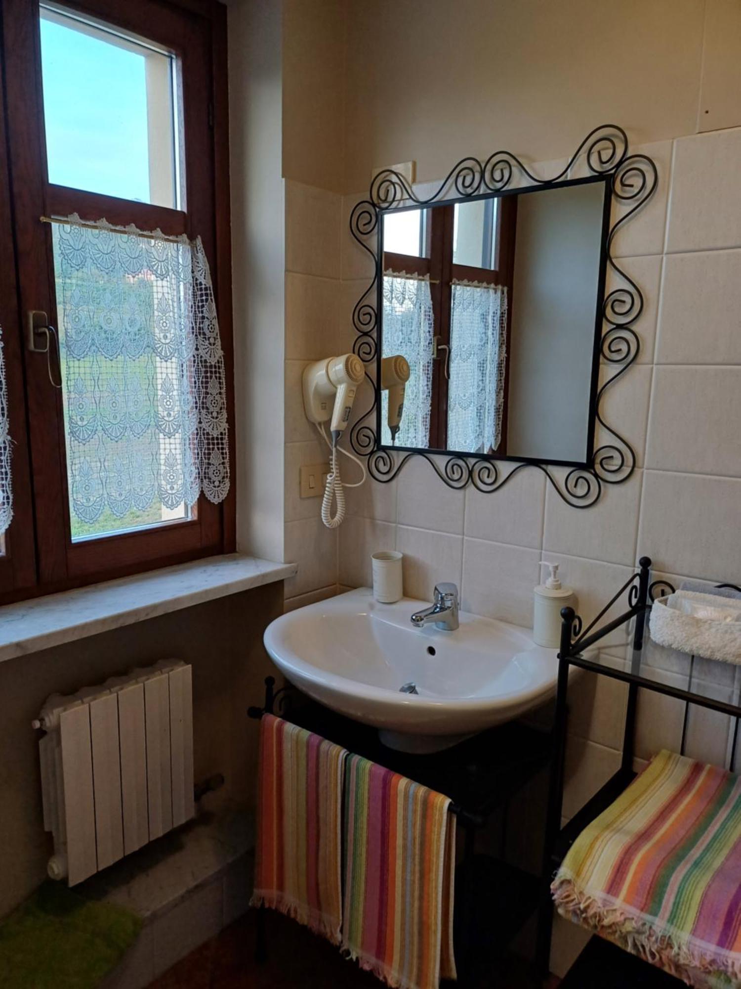 Il Germano Reale Bed and Breakfast Alba  Værelse billede